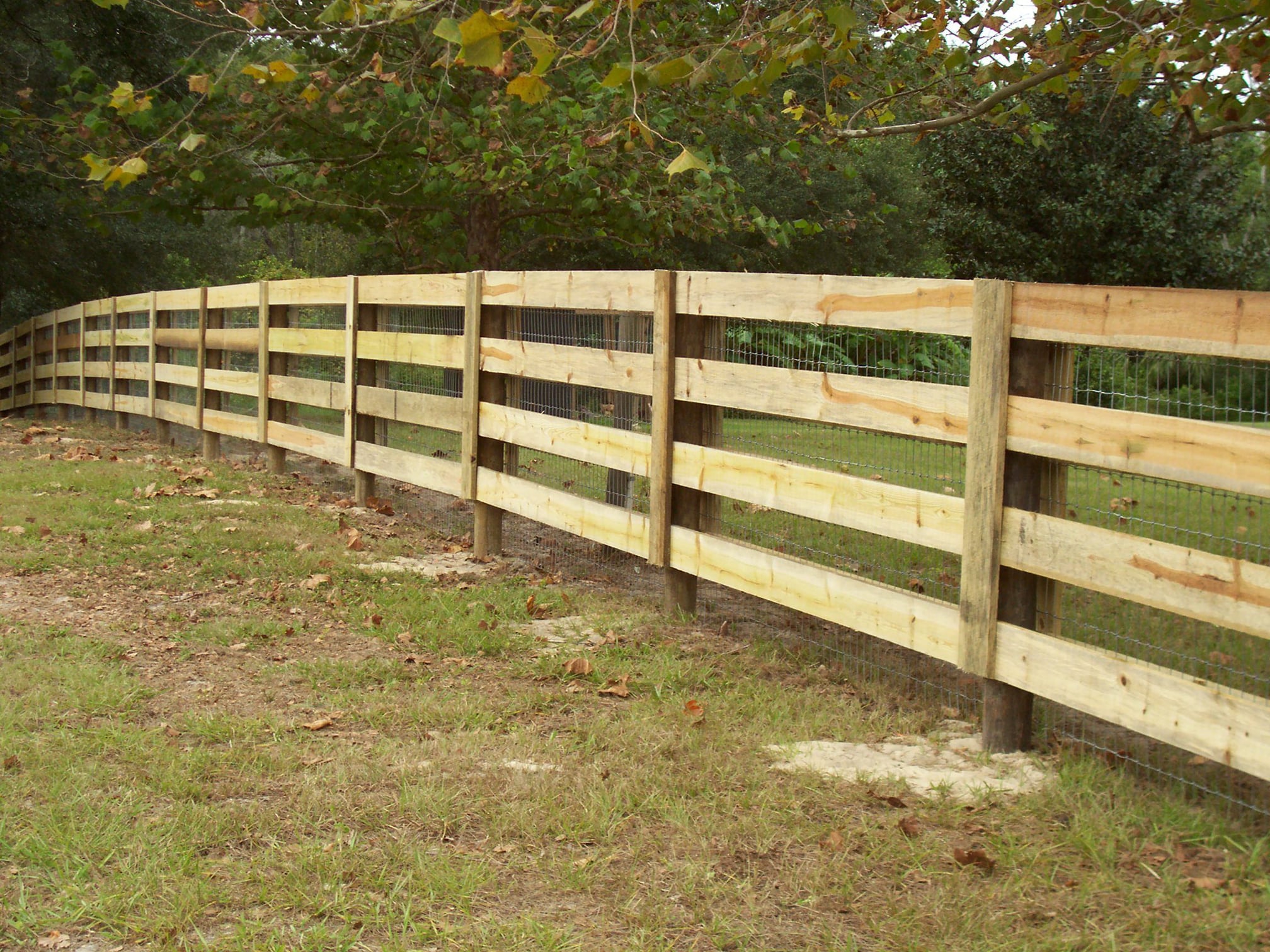 Rough Cut Horizontal Privacy Fence, Heart Pine Floors