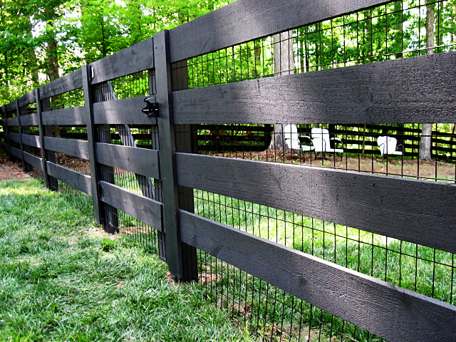 Rough Cut Horizontal Privacy Fence, Heart Pine Floors